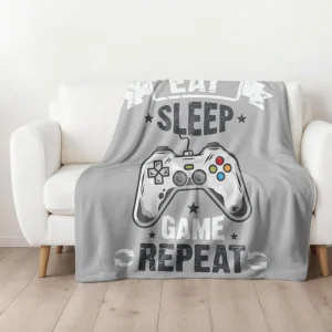 Gaming filt är en perfekt present till en gamer. Under kallare årstider kan man gosa in sig och spela med denna.