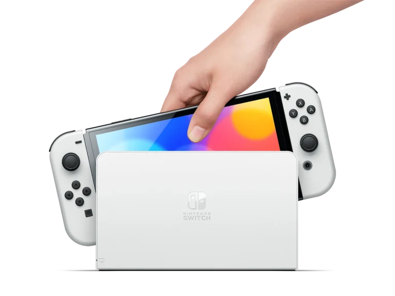 Nintendo Switch OLED är en handhållen konsol som passar perfekt som julklapp till en gamer.
