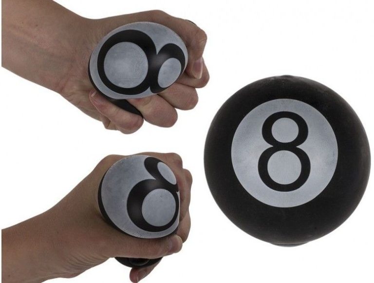 En stressboll är en användbar och avstressande pryl att ha nära sin gaming setup.